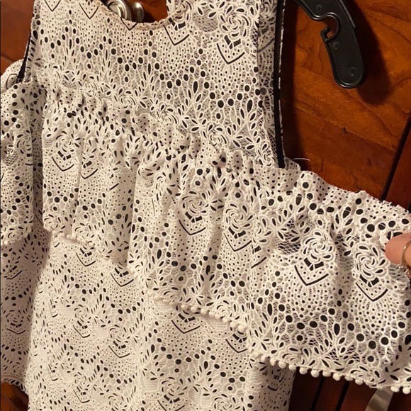 High line eyelet white top - Picture 2 of 4